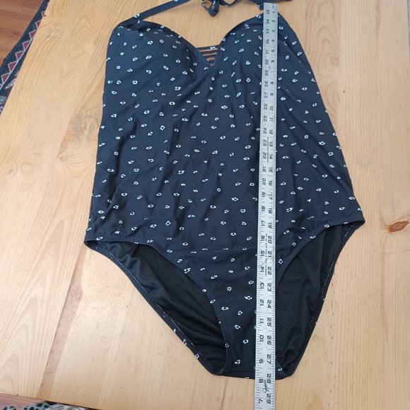 NEW WITH TAGS! Beach Couture Black and White One Piece Bathing Suit (3136) - Picture 14 of 14